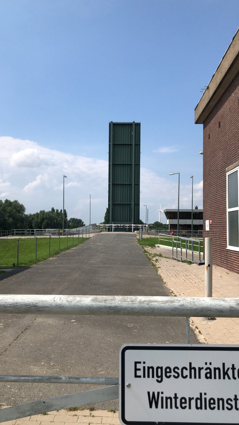 6DE95F9D 0A63 417A 8D80 32EC89CFC2A8